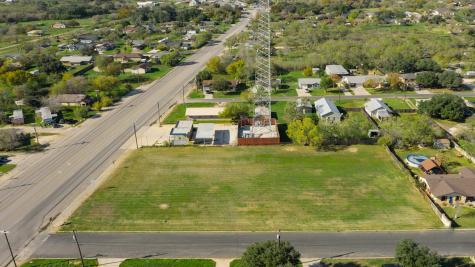509 South Storts Street Poth TX 78147