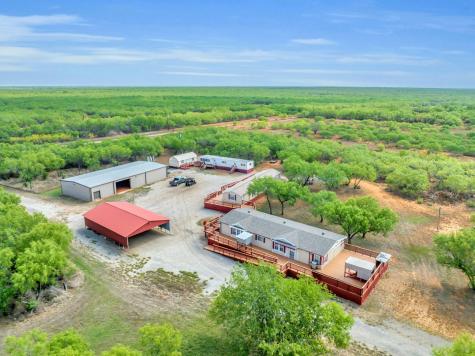 2645 Matthews Ranch Road Dilley TX 78017