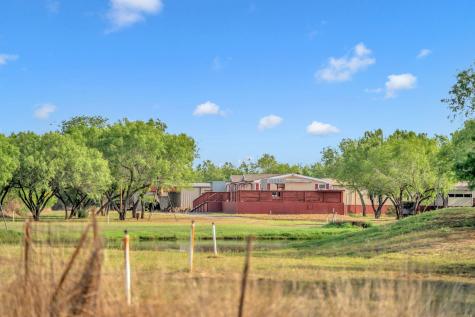 2645 Matthews Ranch Road Dilley TX 78017