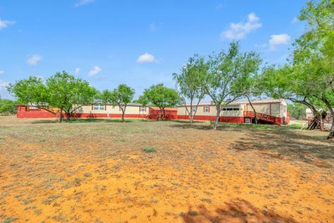 2645 Matthews Ranch Road Dilley TX 78017