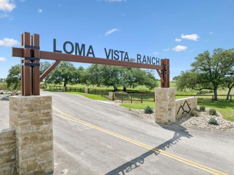 1051 N Cattlemans Crossing Drive Kerrville TX 78028