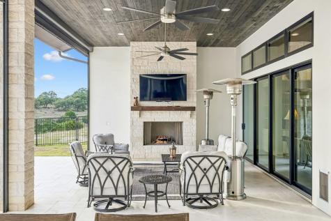 1051 N Cattlemans Crossing Drive Kerrville TX 78028