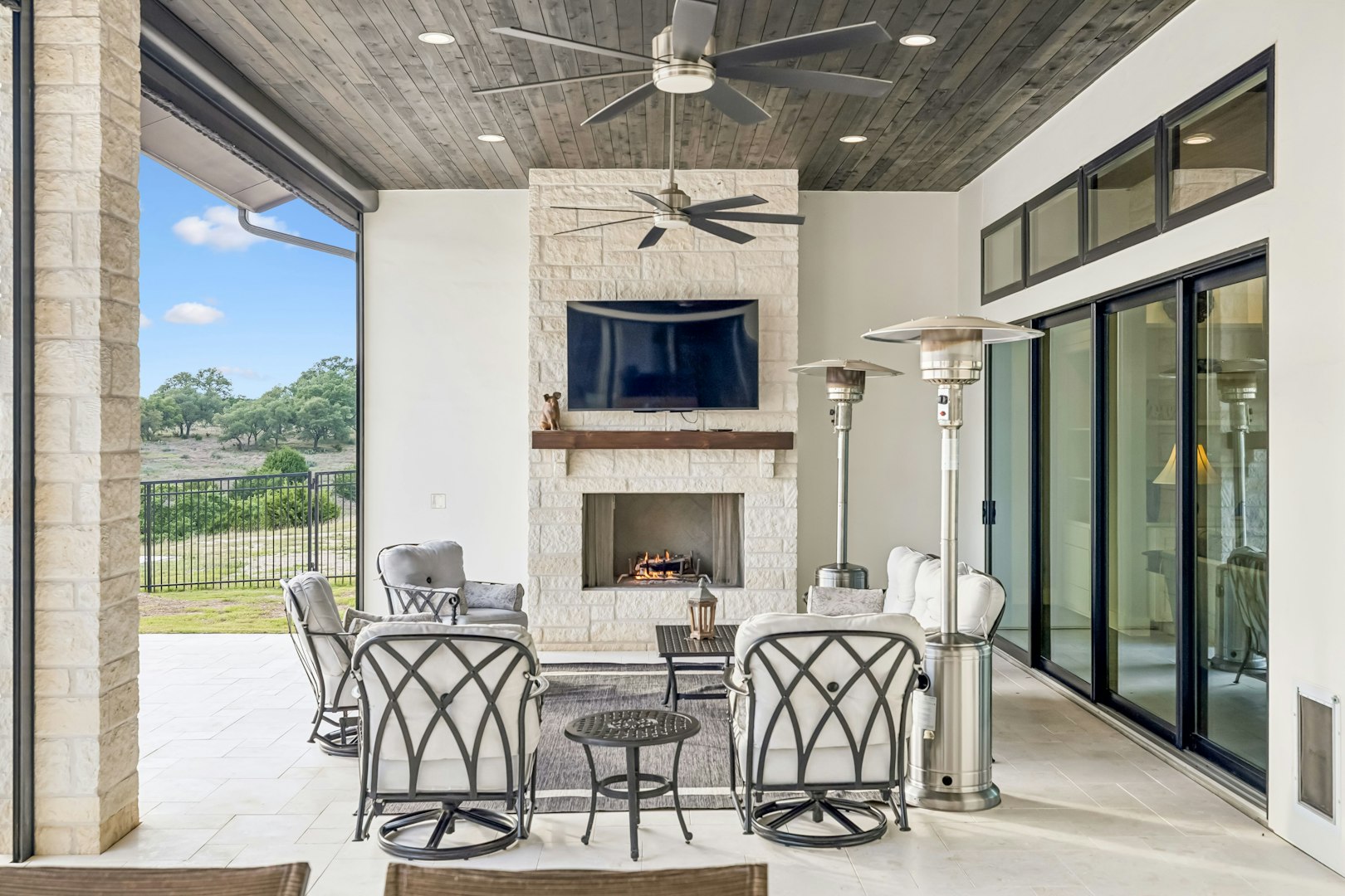 1051 N Cattlemans Crossing Drive Kerrville TX 78028