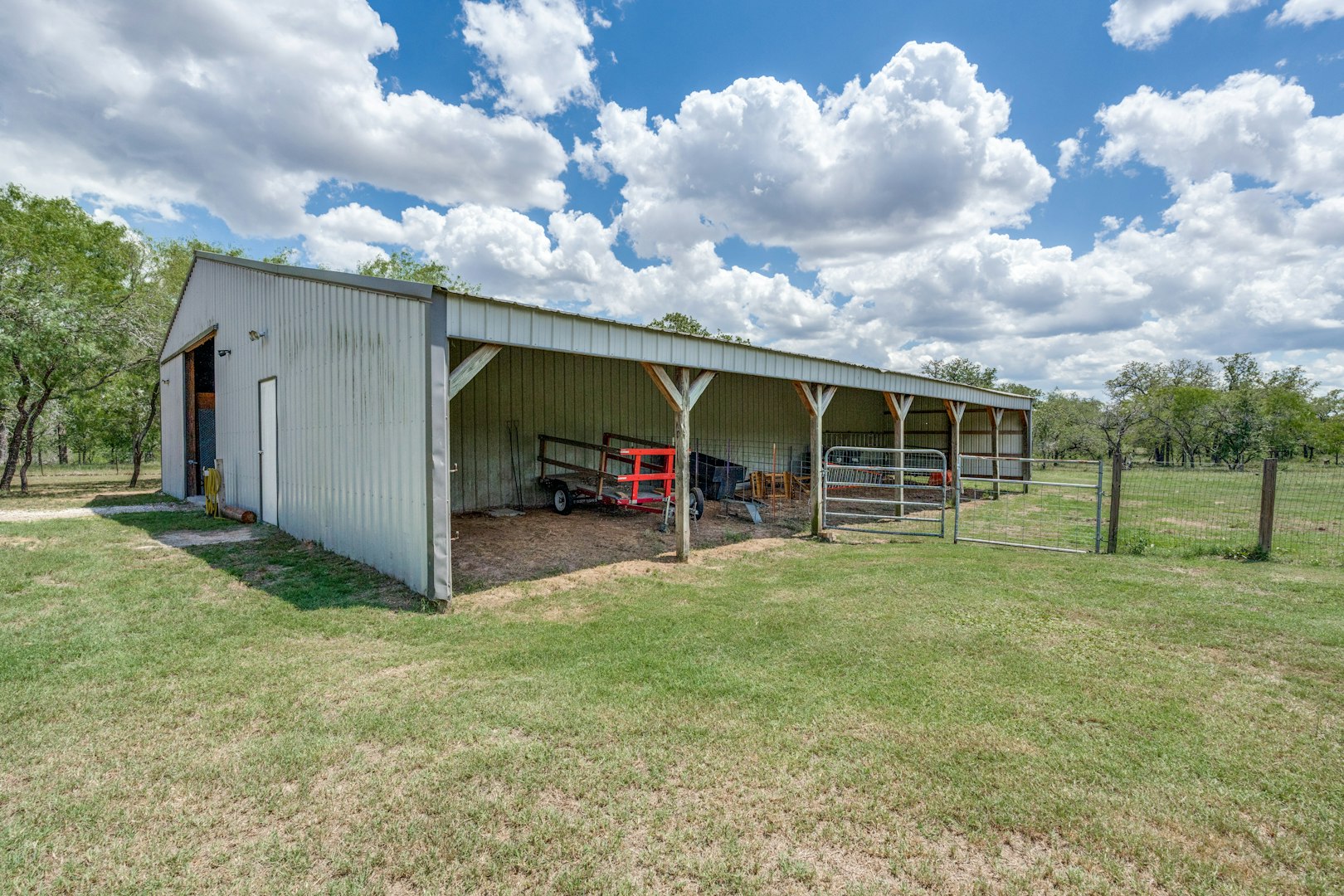 1657 County Road 434 Stockdale TX 78160