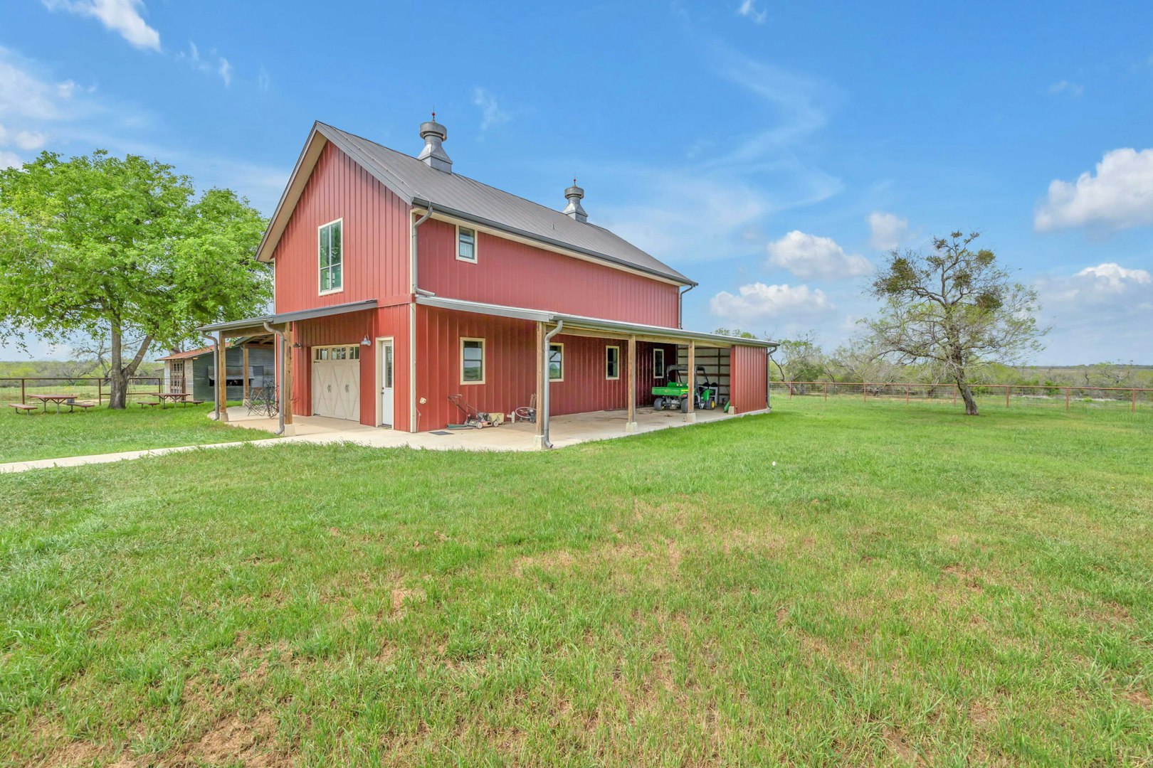 0000 Saint Hedwig Showplace Saint Hedwig TX 78152