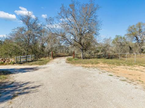 174 Adcock Lane Somerset TX 78069