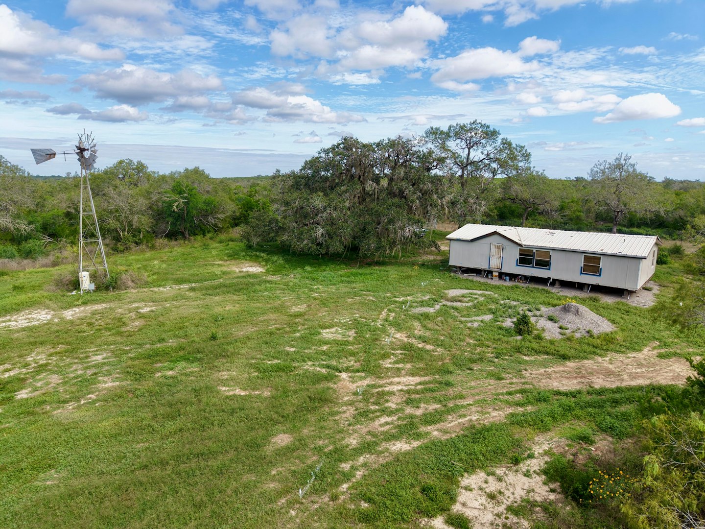 10255 County Road 113 Pettus TX 78146