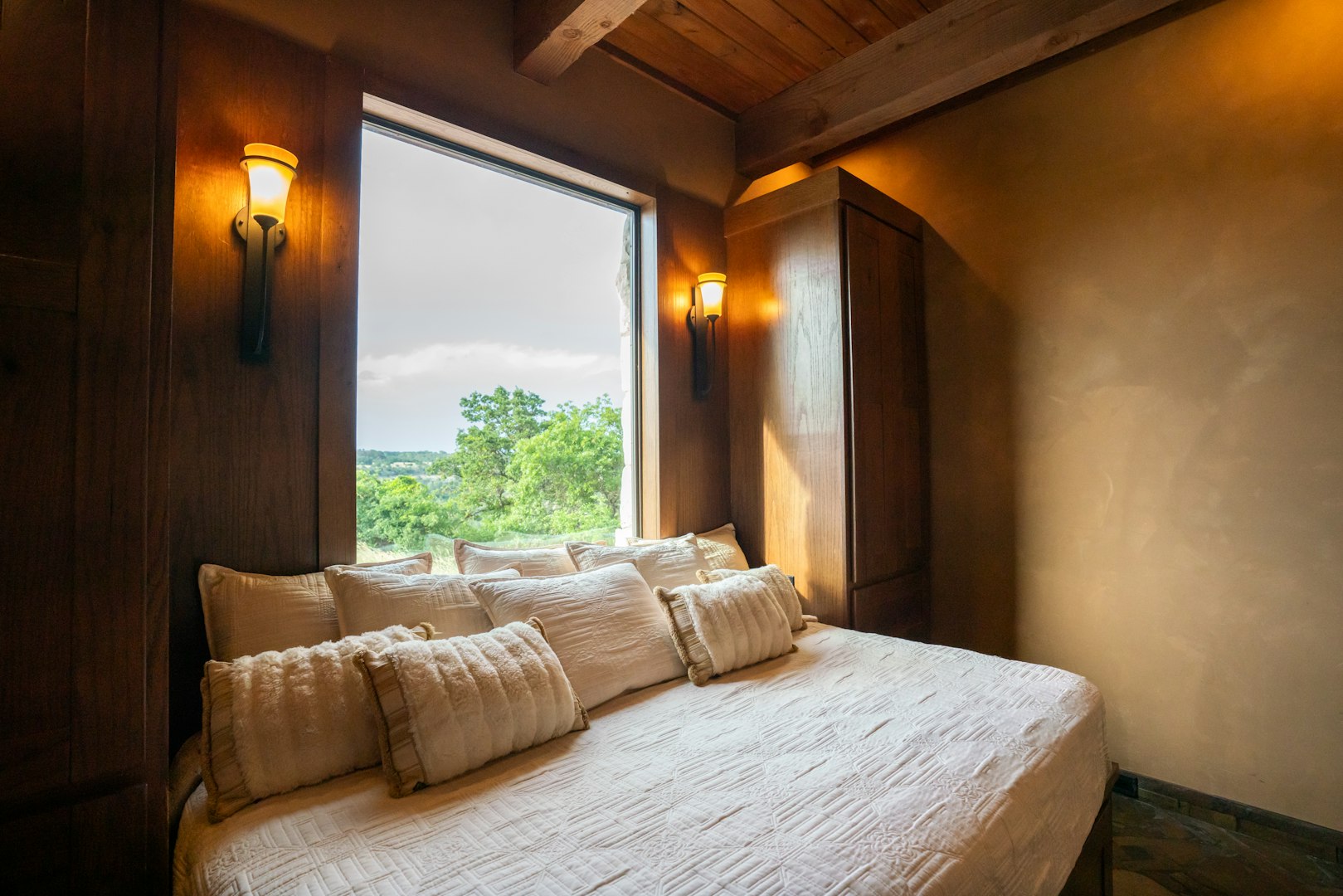 225 Valley View Road Comfort TX 78013