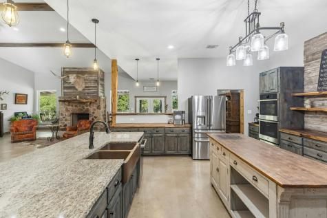105 Dillard Lane Bergheim TX 78004