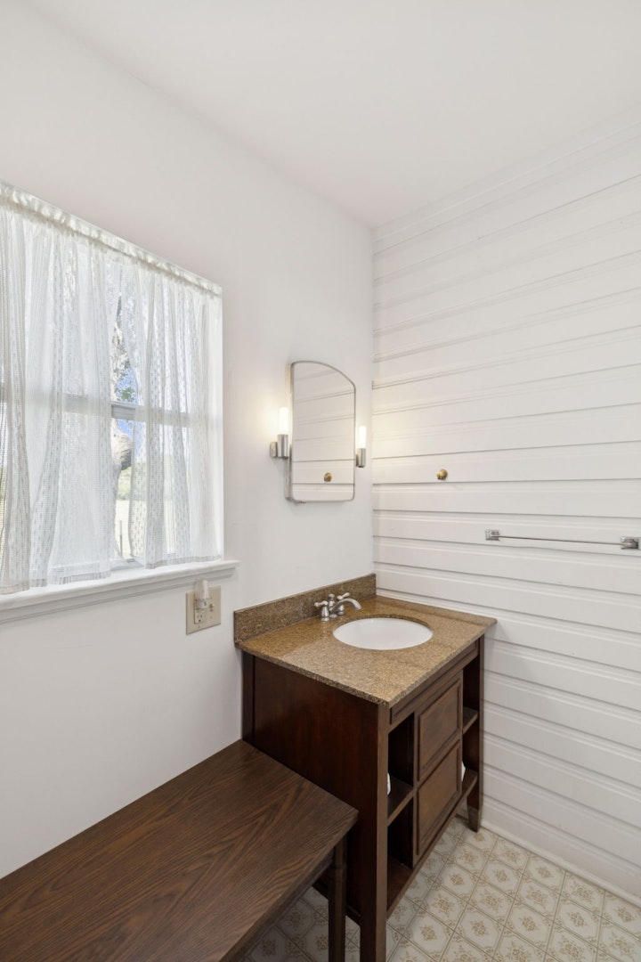 1078 Fm 480 Center Point TX 78010