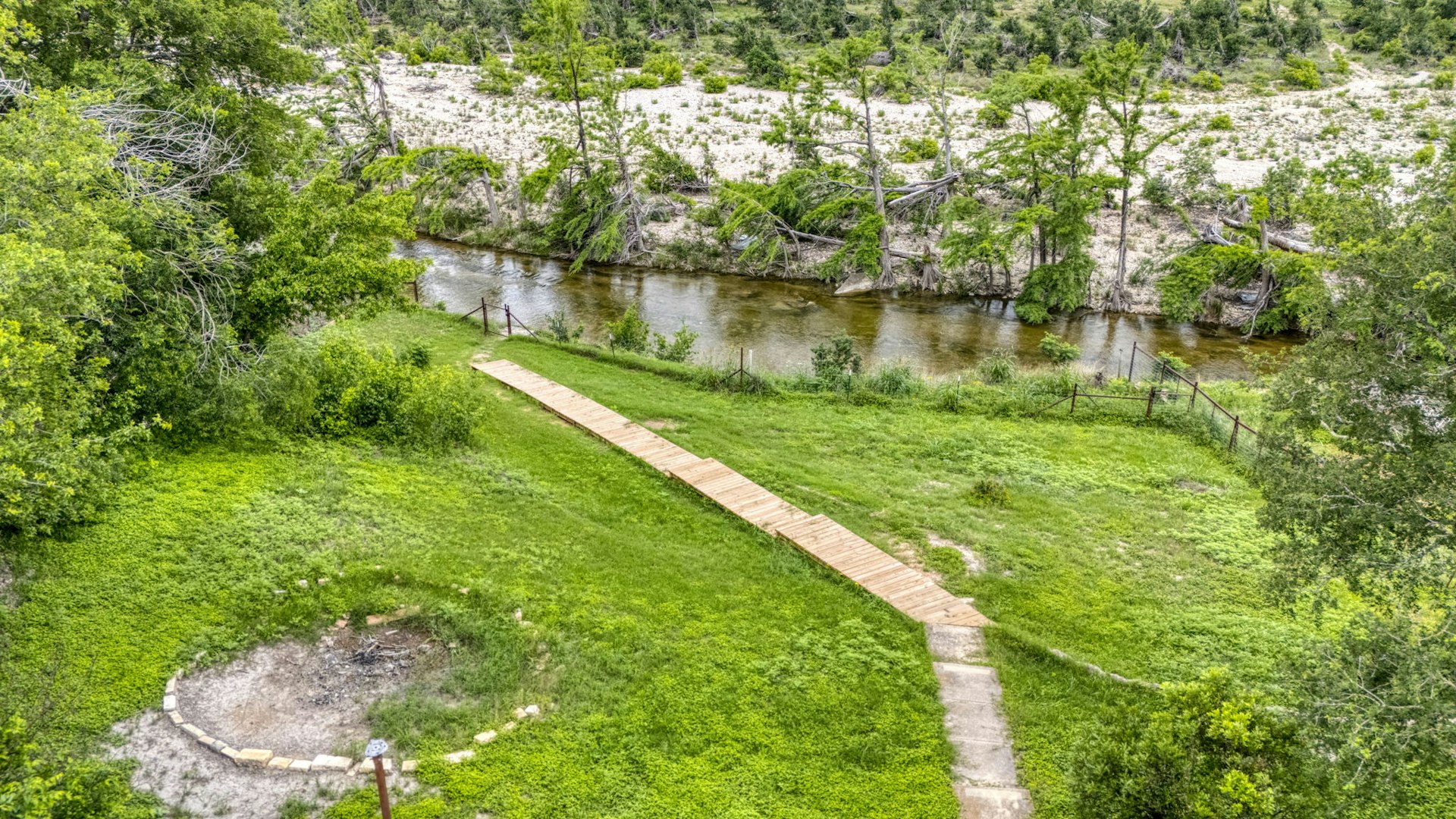 5987 Texas 27 Center Point TX 78010