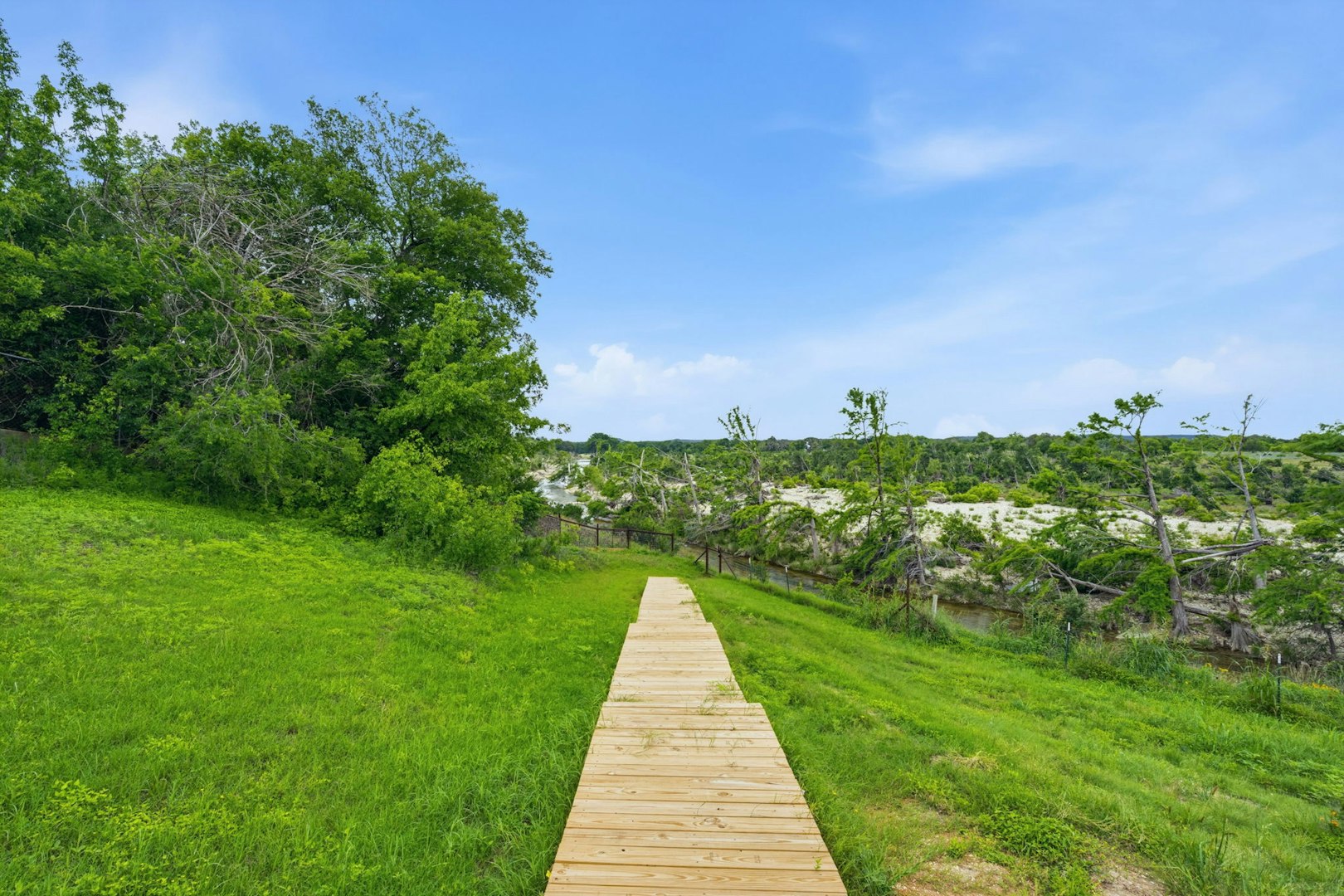 5987 Texas 27 Center Point TX 78010