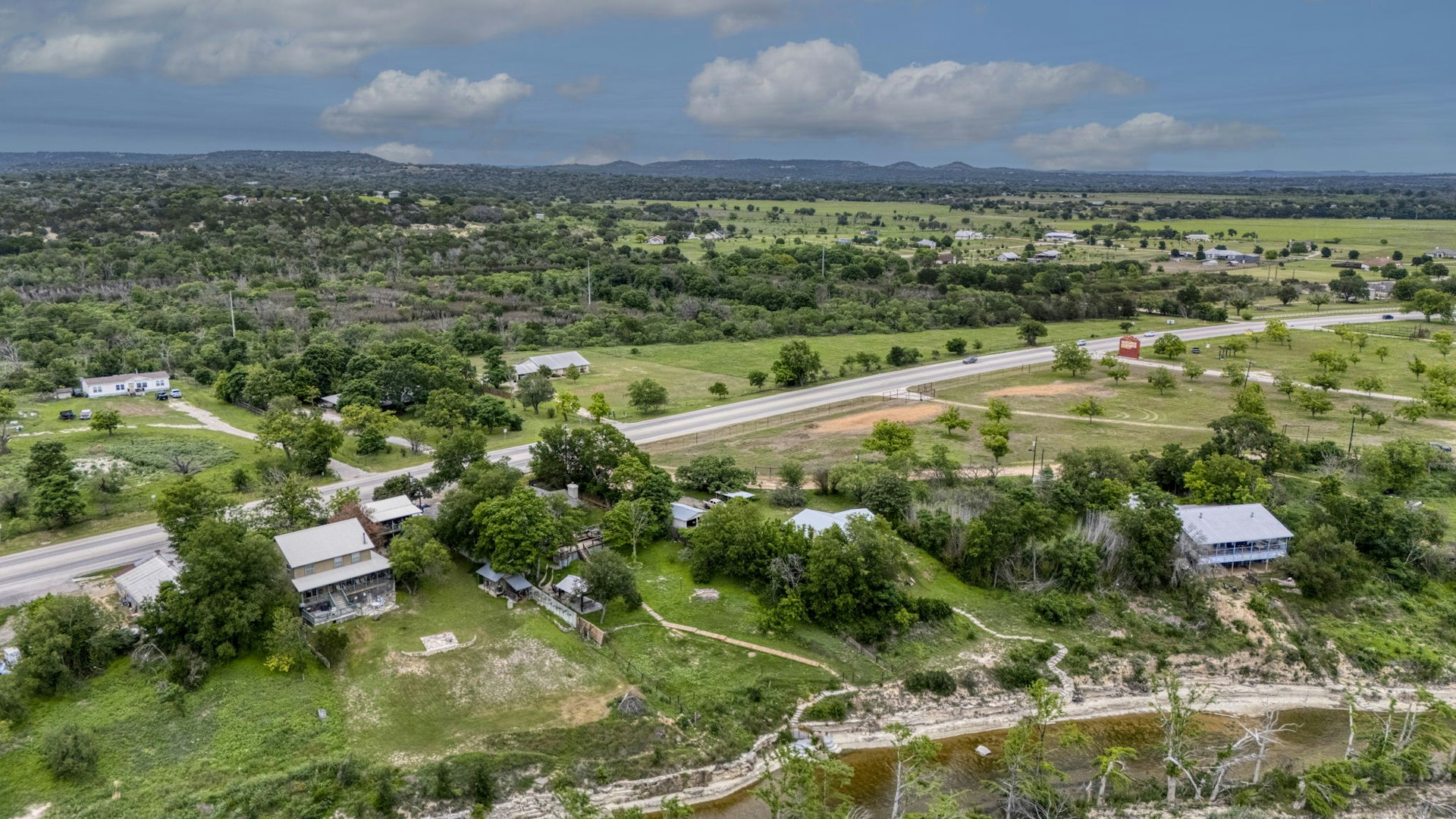 5987 Texas 27 Center Point TX 78010