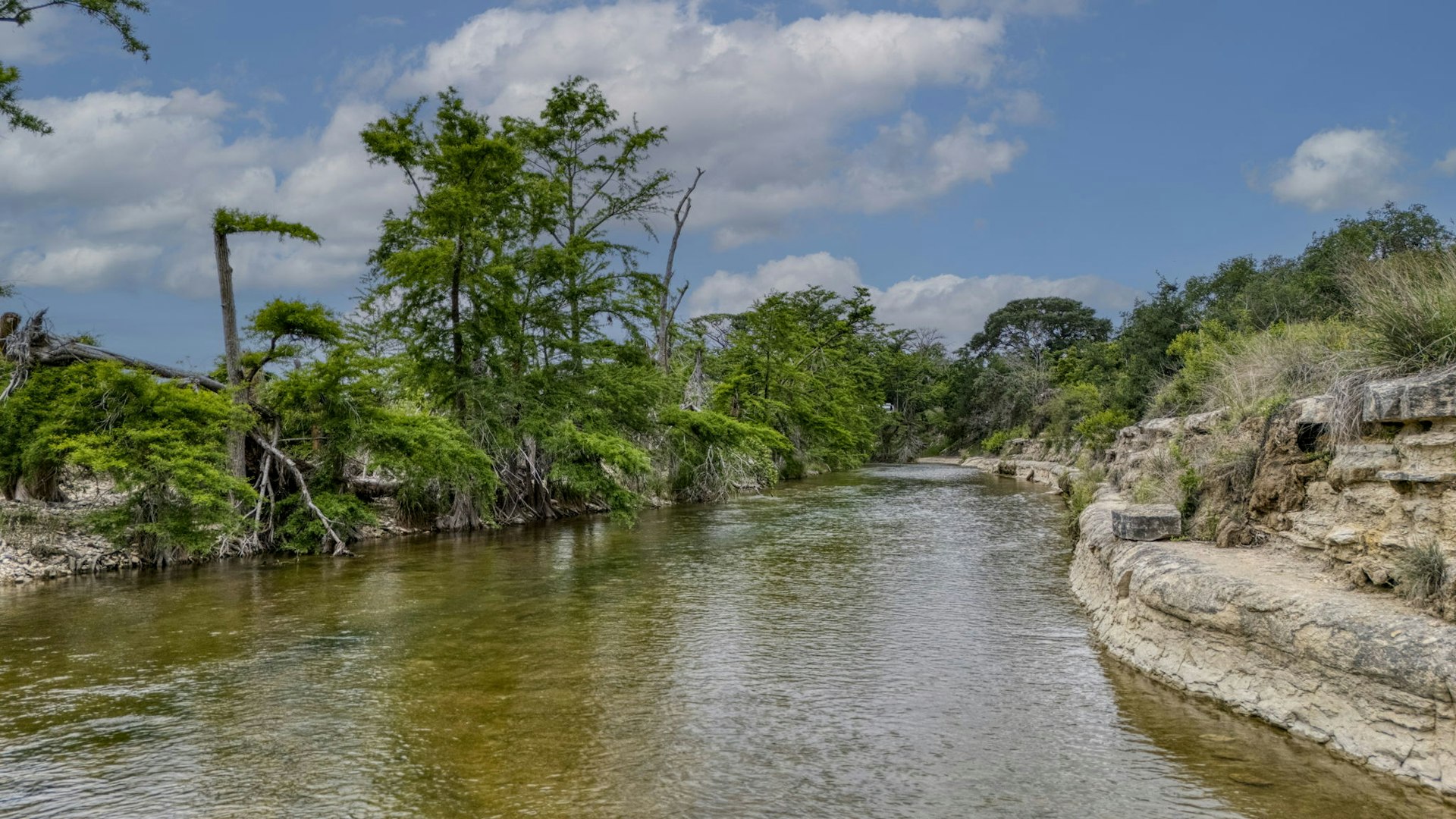 5987 Texas 27 Center Point TX 78010