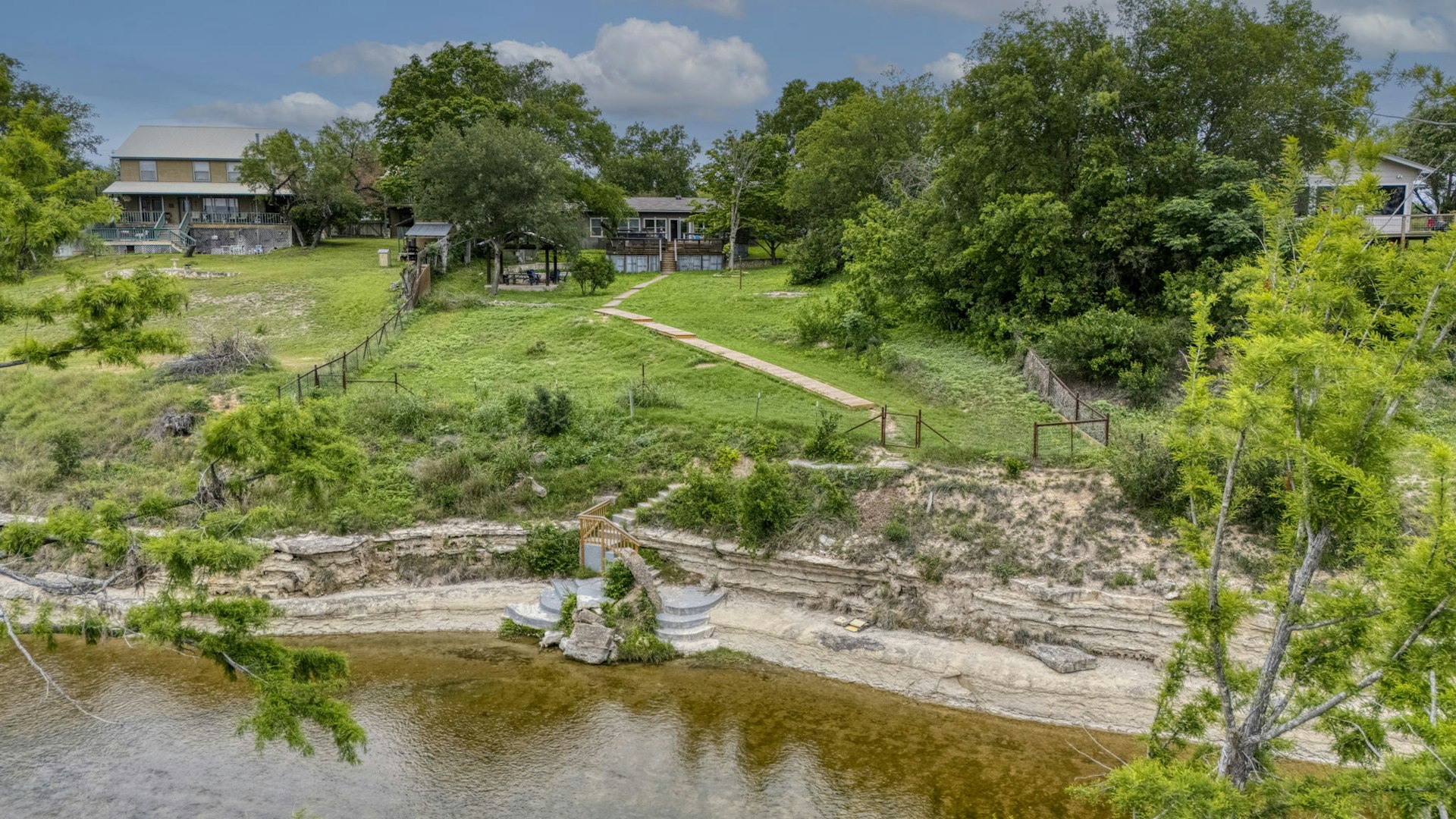 5987 Texas 27 Center Point TX 78010
