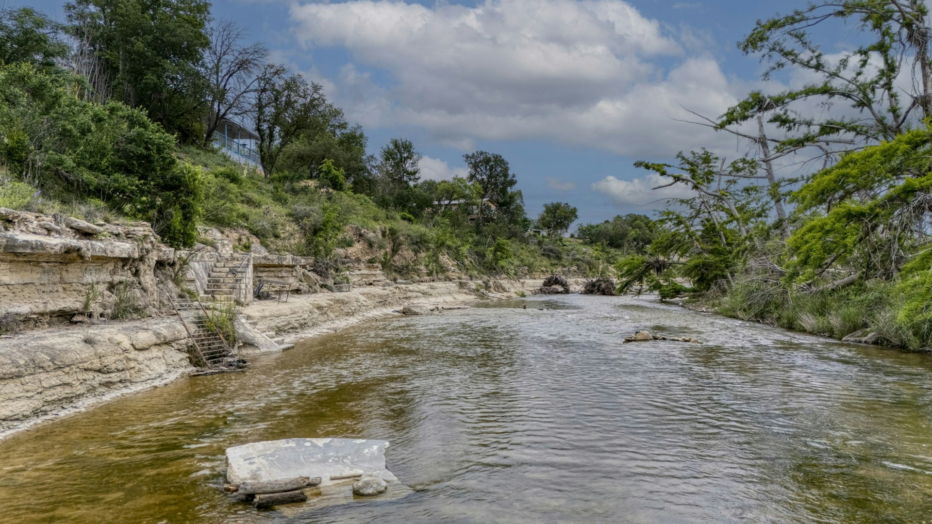 5987 Texas 27 Center Point TX 78010
