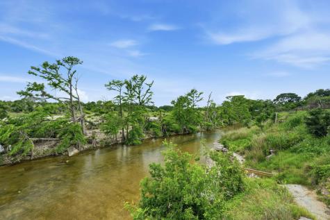 5987 Texas 27 Center Point TX 78010