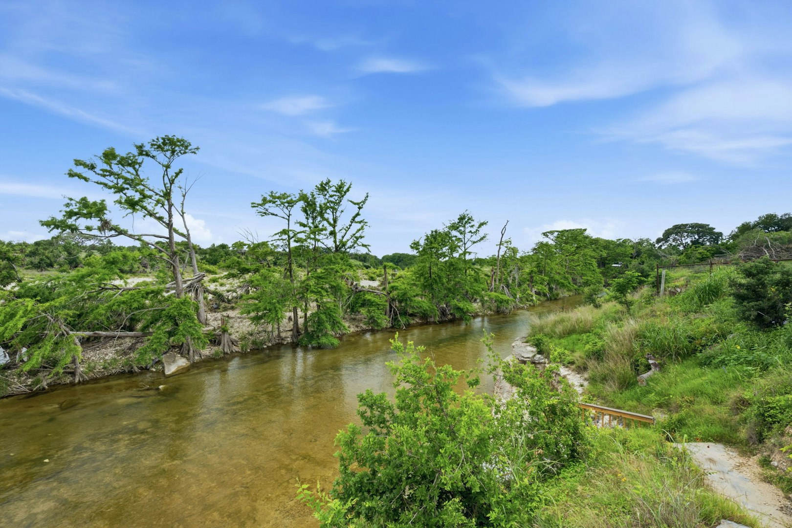 5987 Texas 27 Center Point TX 78010