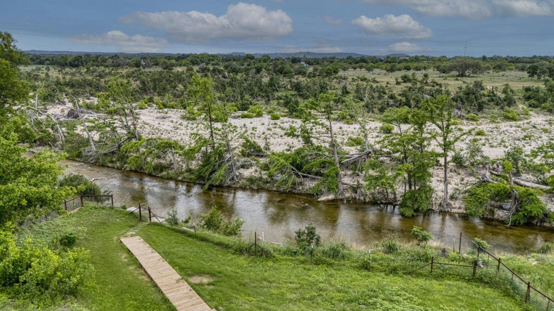5987 Texas 27 Center Point TX 78010