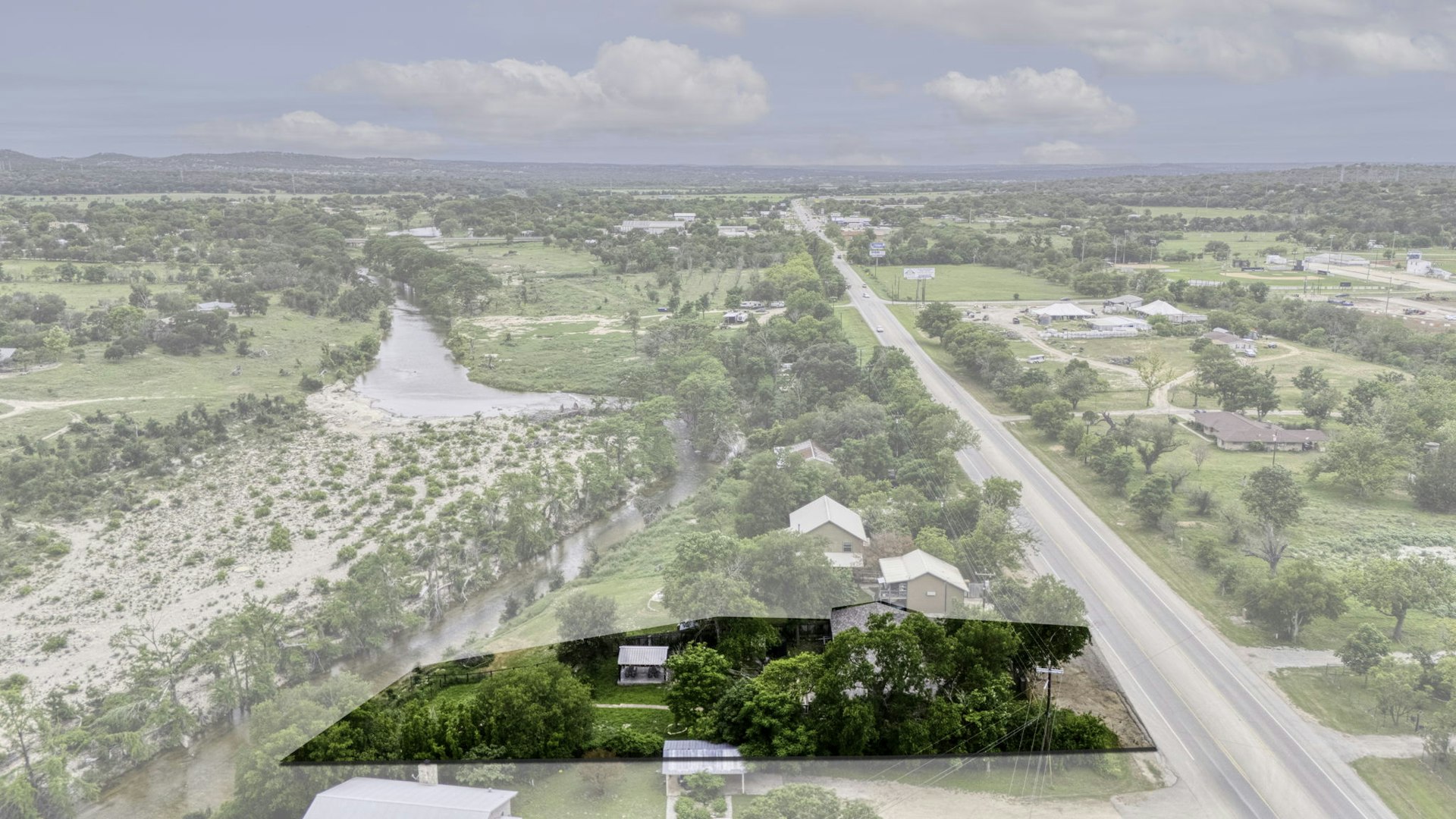 5987 Texas 27 Center Point TX 78010