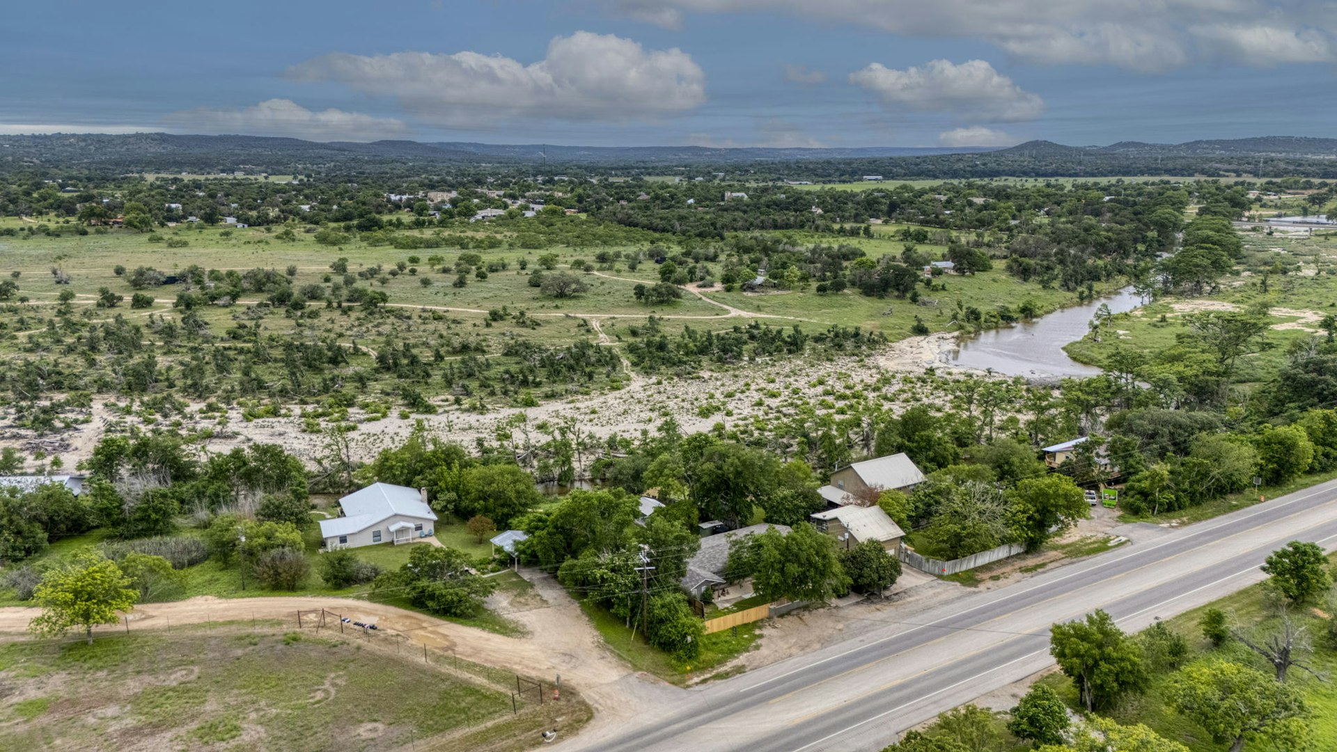 5987 Texas 27 Center Point TX 78010
