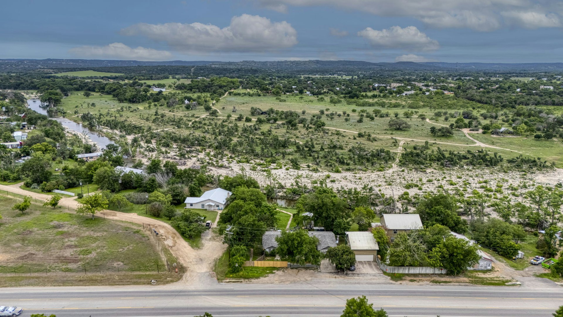 5987 Texas 27 Center Point TX 78010