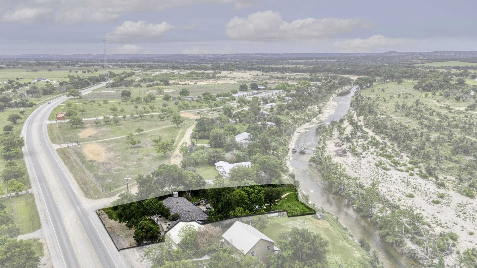 5987 Texas 27 Center Point TX 78010