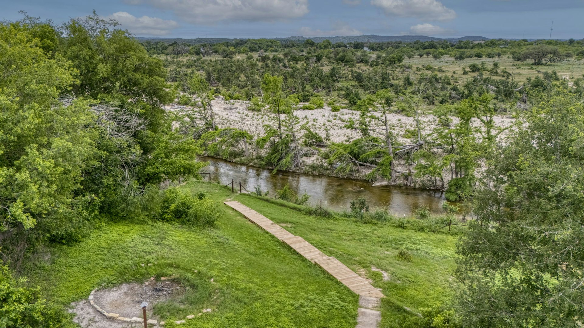 5987 Texas 27 Center Point TX 78010