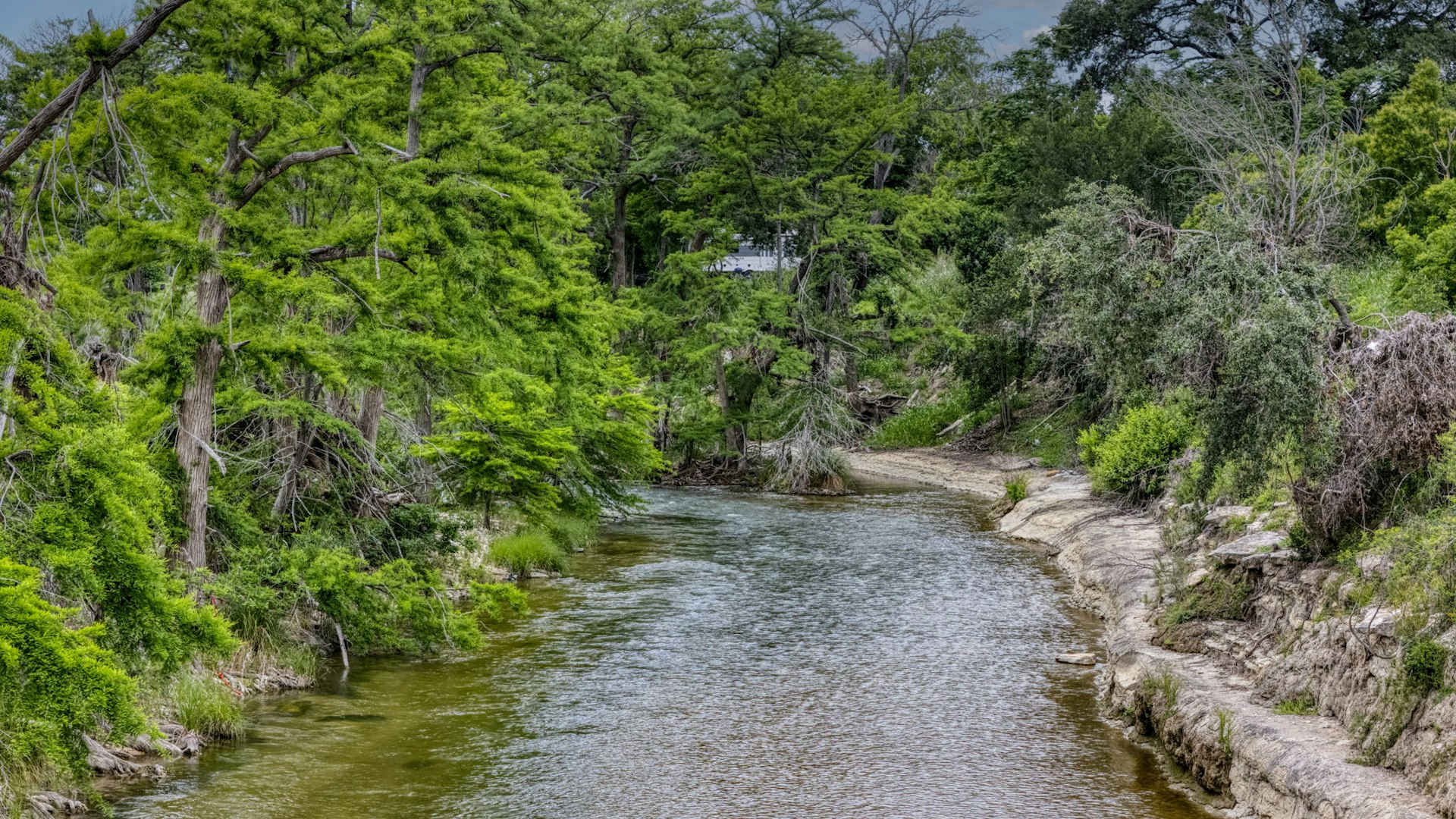 5987 Texas 27 Center Point TX 78010