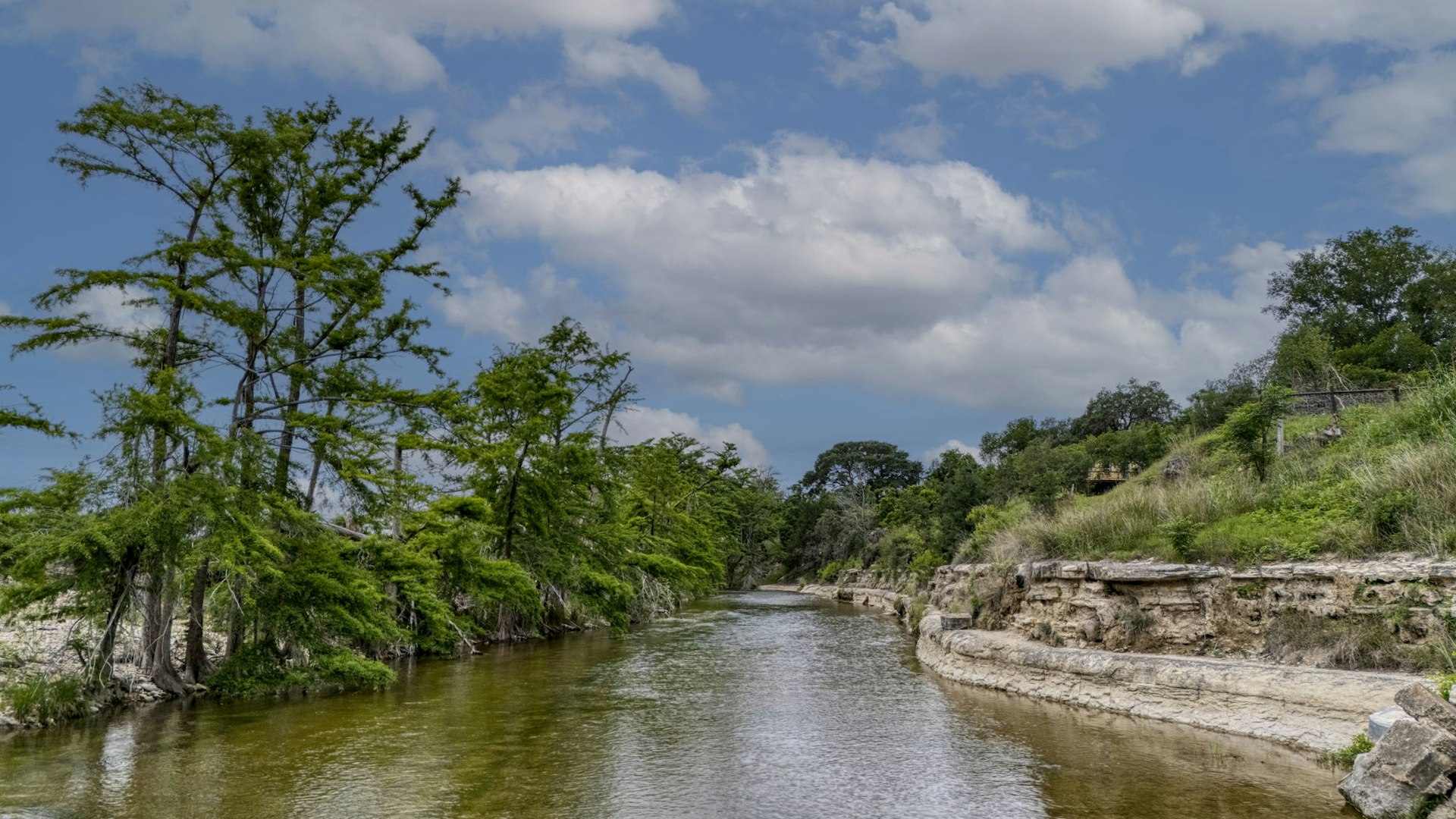 5987 Texas 27 Center Point TX 78010
