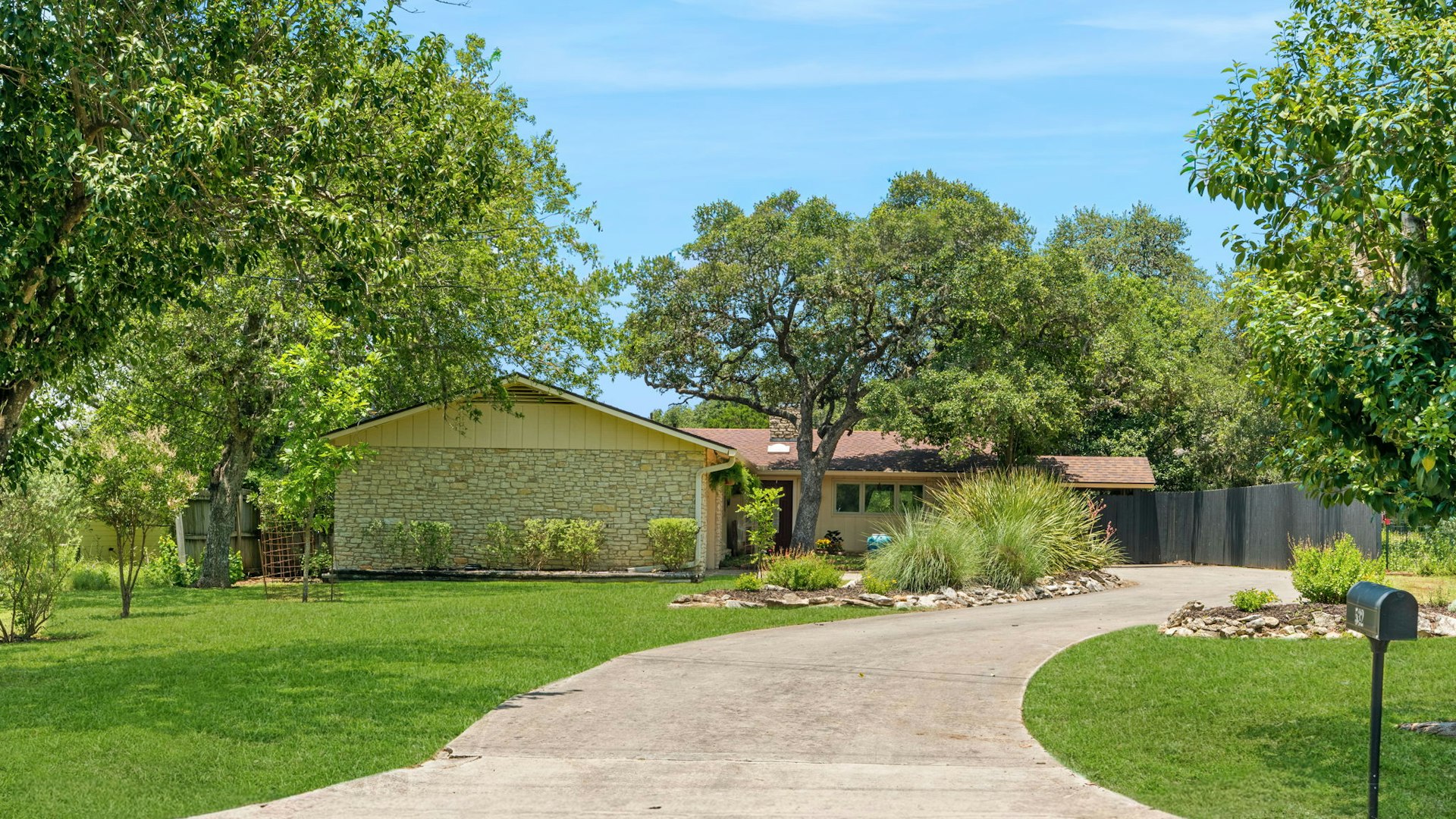 532 North School Street Boerne TX 78006