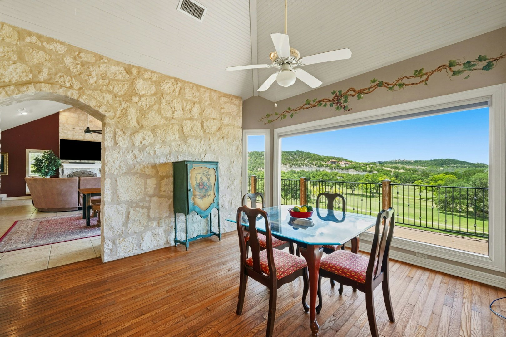 100 Tapatio Drive West Boerne TX 78006