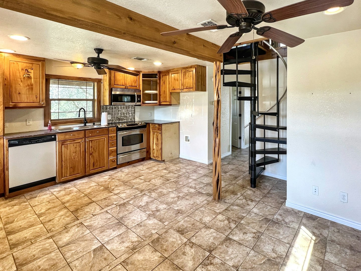 2090 East Us Highway 90 Seguin TX 78155