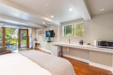 25 W Grant Street Healdsburg CA 95448