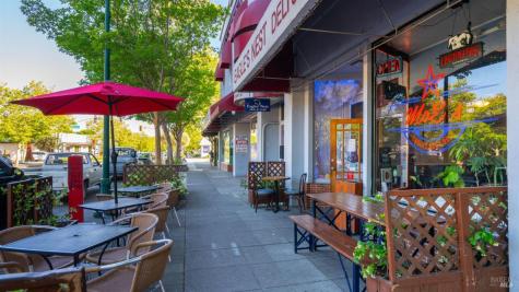 113 N Cloverdale Boulevard Cloverdale CA 95425