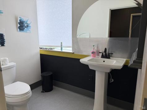 8911 Lakewood Drive Windsor CA 95492