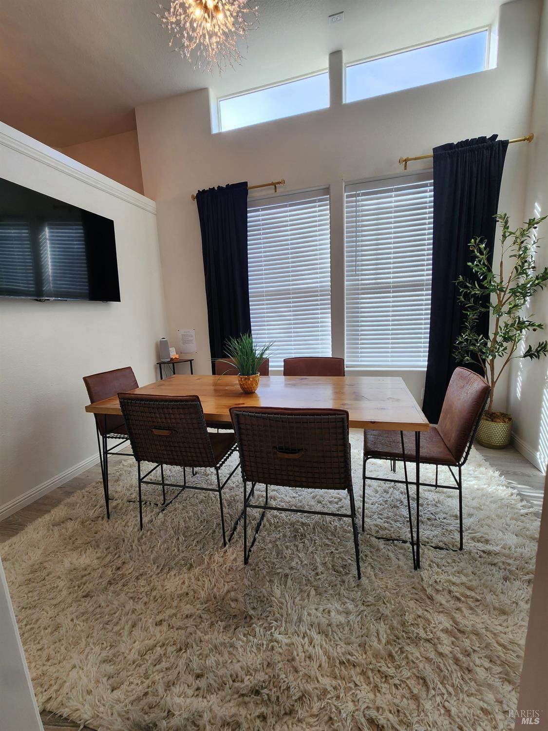 567 David Clayton Lane Windsor CA 95492
