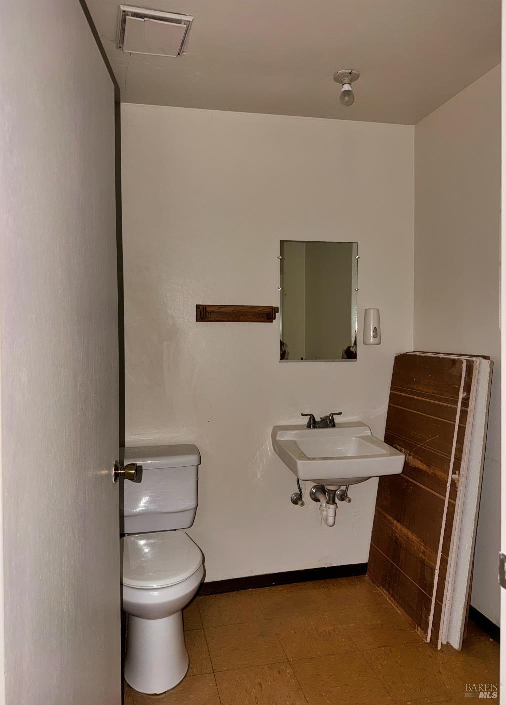 6951 East Road Redwood Valley CA 95470