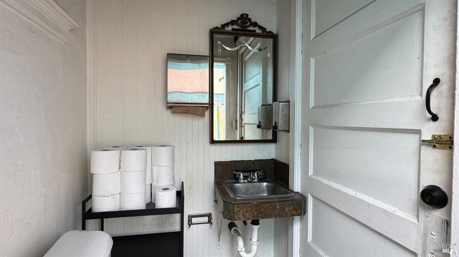 35 E Commercial Street Willits CA 95490