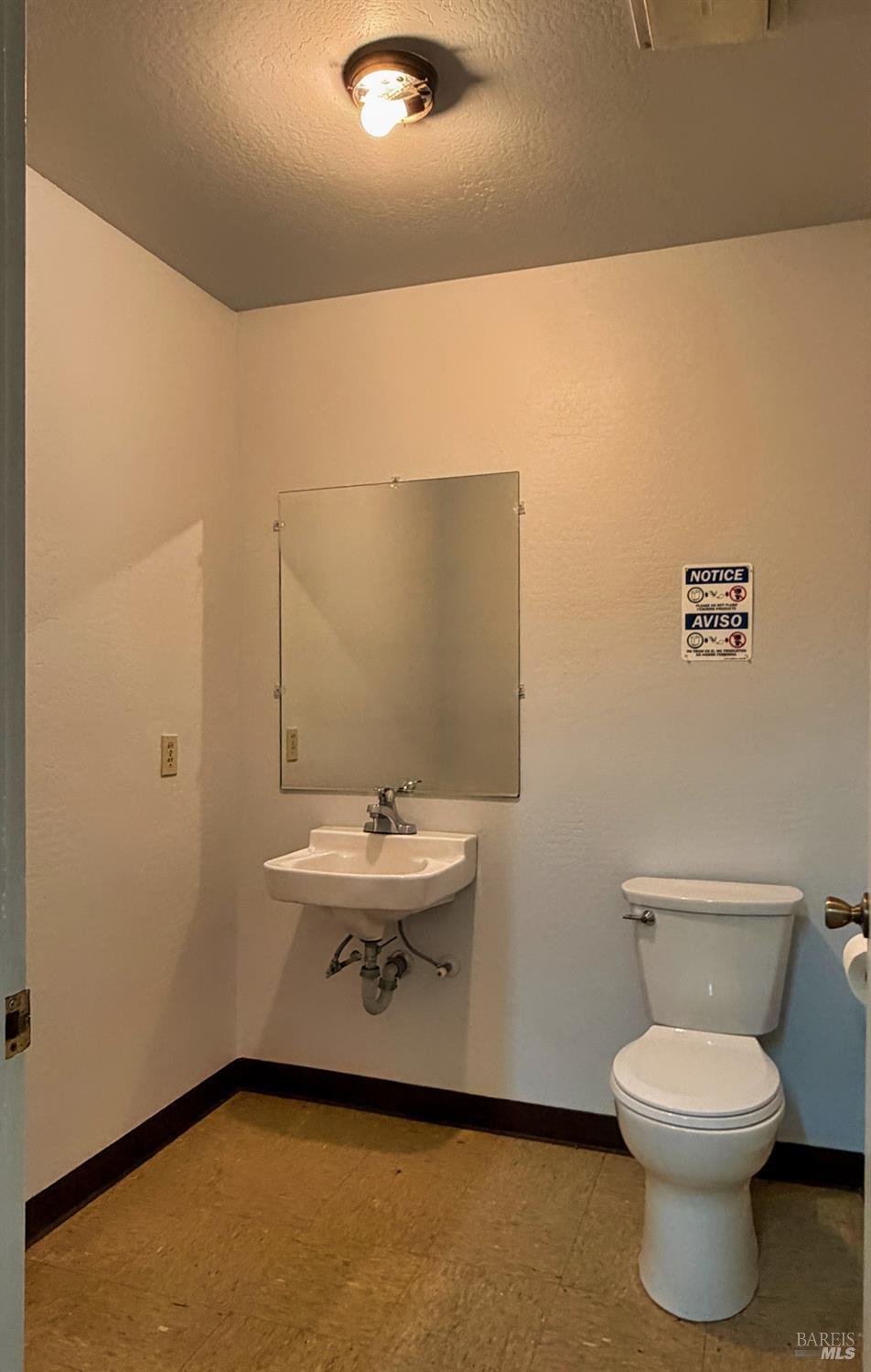 6951 East Road Redwood Valley CA 95470