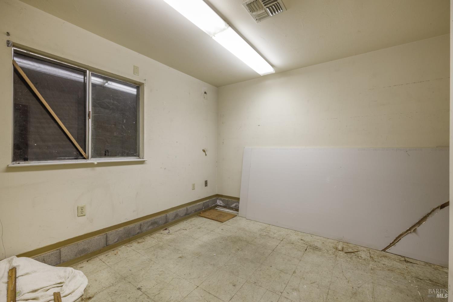 219 S Cloverdale Boulevard Cloverdale CA 95425