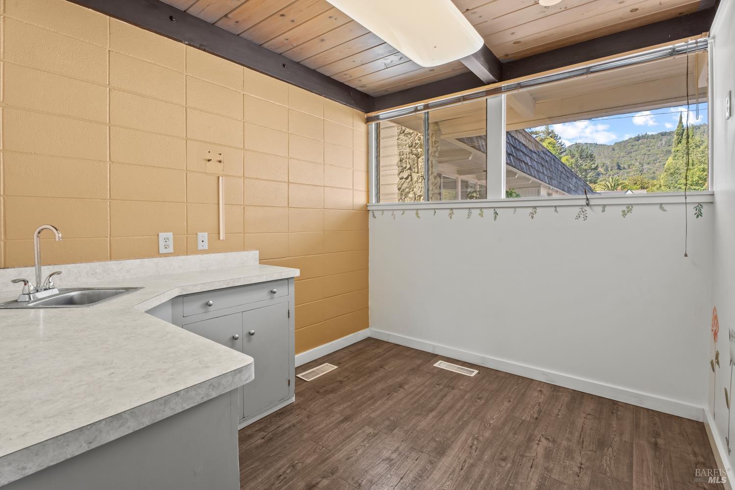 715-721 S Dora Street Ukiah CA 95482