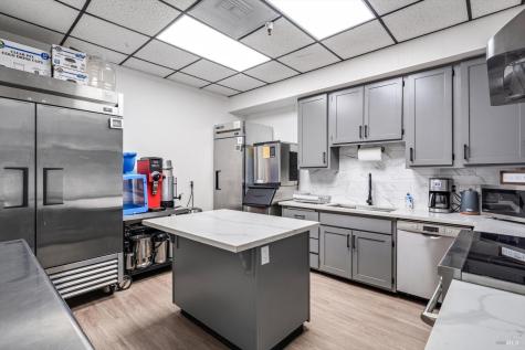 6640 Redwood Drive Rohnert Park CA 94928