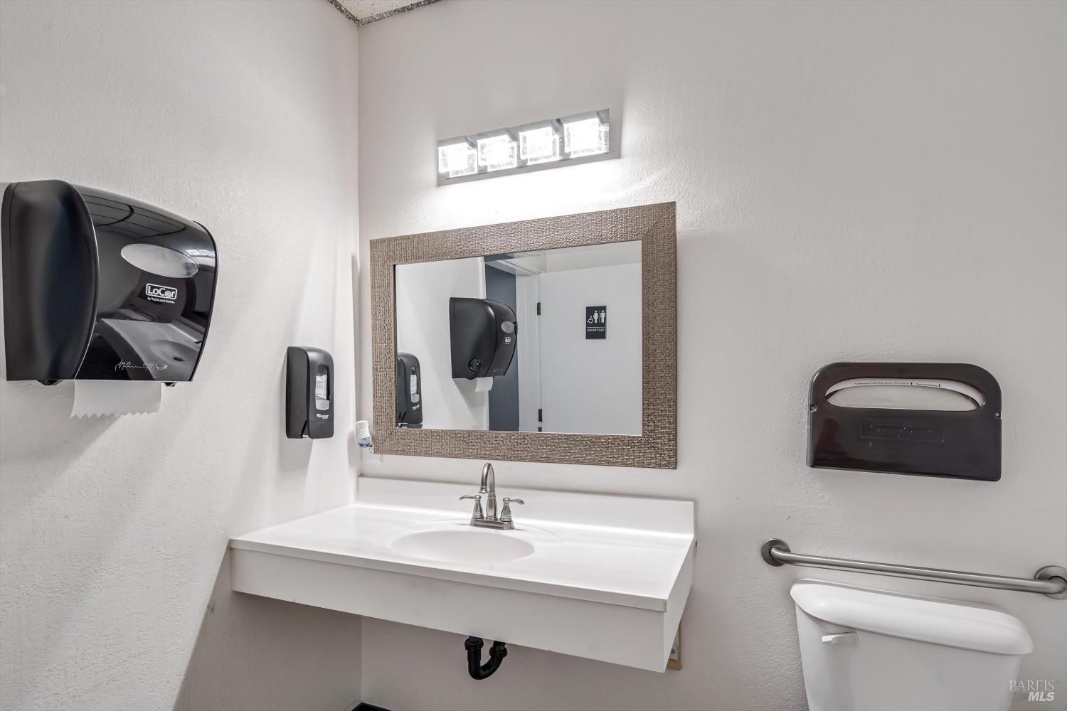 6640 Redwood Drive Rohnert Park CA 94928
