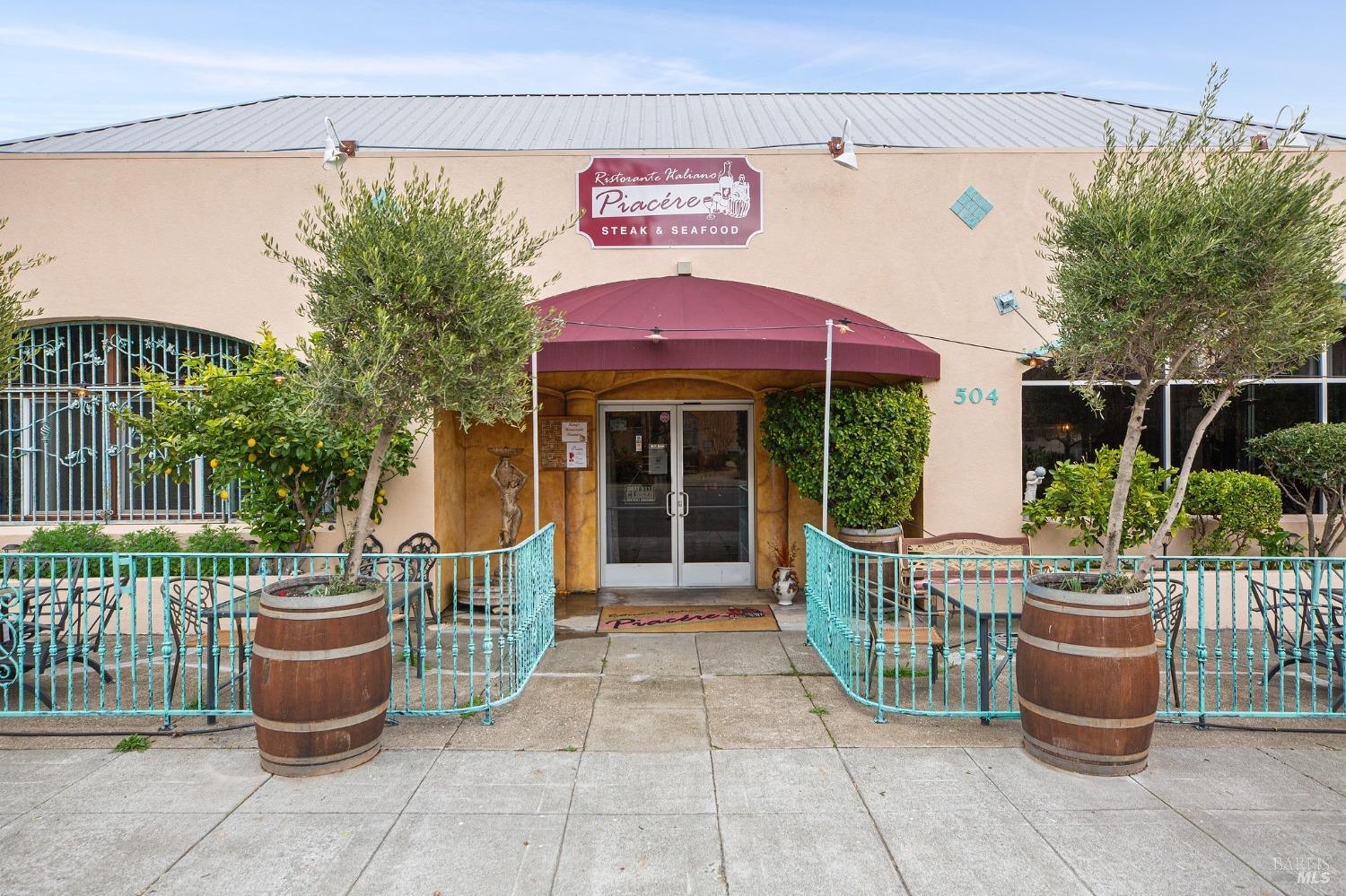 504 N Cloverdale Boulevard Cloverdale CA 95425