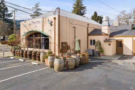 504 N Cloverdale Boulevard Cloverdale CA 95425