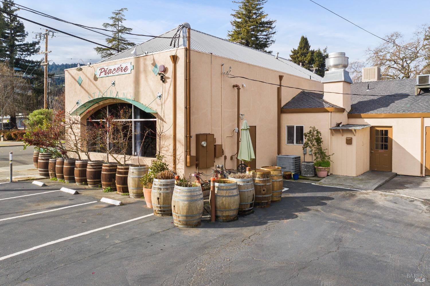 504 N Cloverdale Boulevard Cloverdale CA 95425