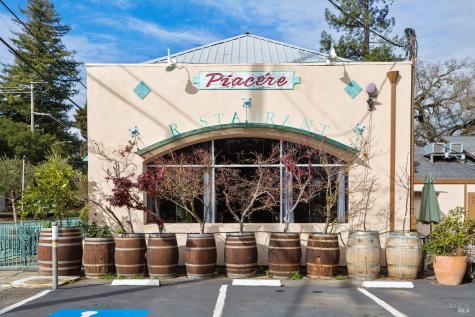 504 N Cloverdale Boulevard Cloverdale CA 95425