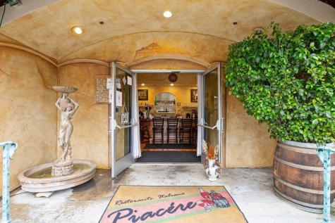 504 N Cloverdale Boulevard Cloverdale CA 95425