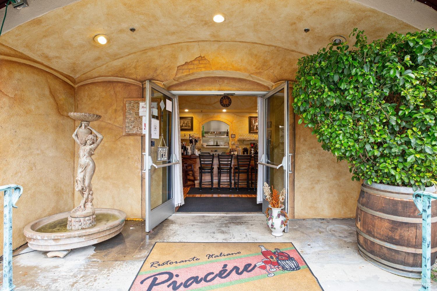 504 N Cloverdale Boulevard Cloverdale CA 95425
